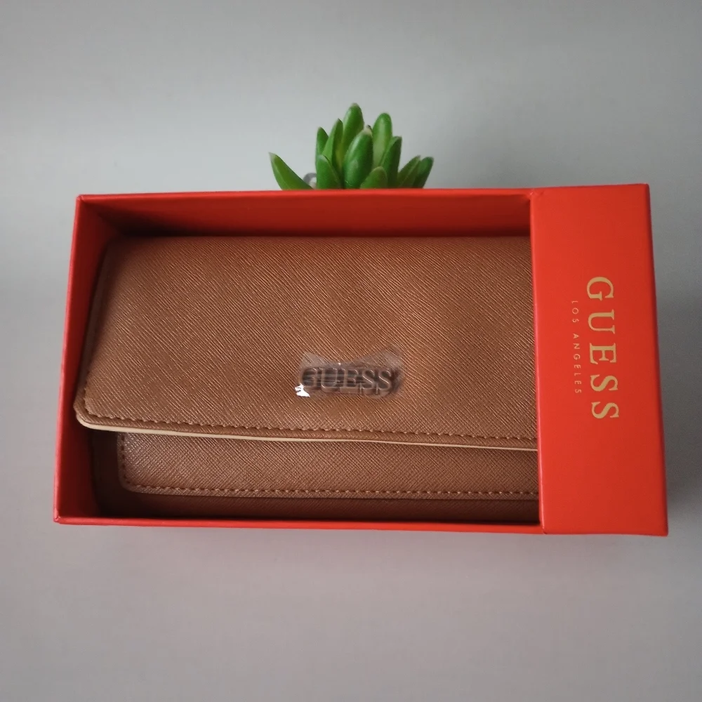 Guess Wallet women  Brown  brand new with tags in original Box Zipper